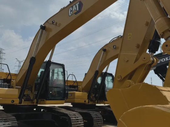 2022 Caterpillar CAT330GC