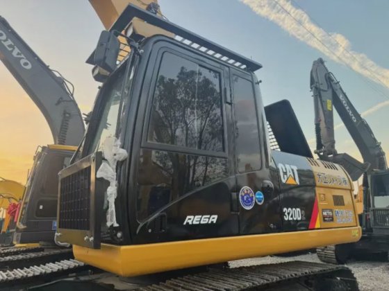 2021 Caterpillar CAT320D2