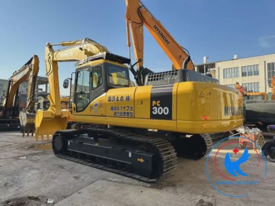 Komatsu PC300