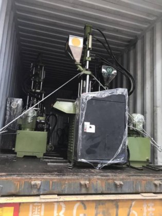 台湾近畿20トン立型射出成形機