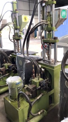 台湾近畿20トン立型射出成形機