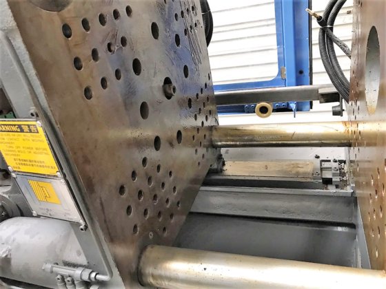 2010 中国海天 90t 注塑机