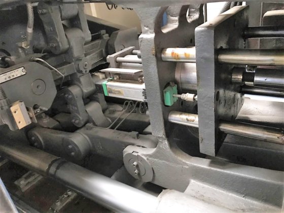 2010 中国海天 90t 注塑机