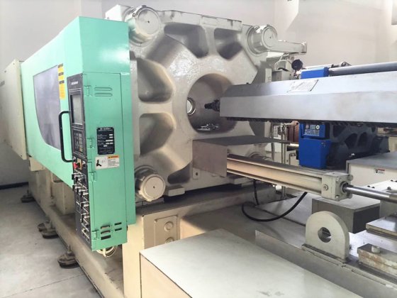 2008 三菱 450t (450MSG) プラスチック射出成形機