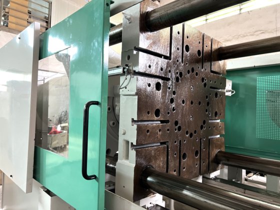 2013 日本三菱 350t (350MSG) プラスチック射出成形機