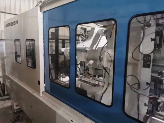 日本三菱 2000t (2000MMIII) 注塑机