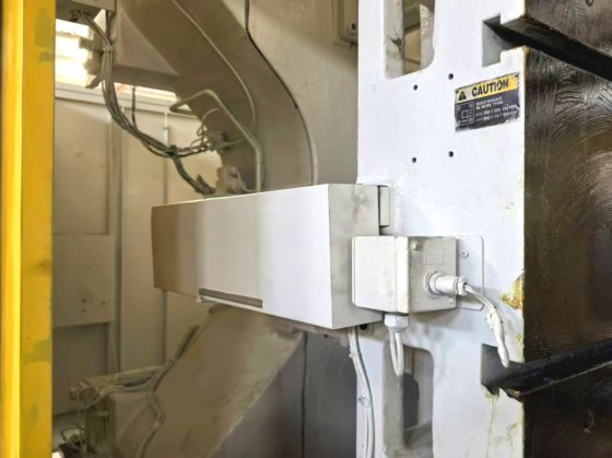 2012 日本东芝 1050t（宽模板）注塑机