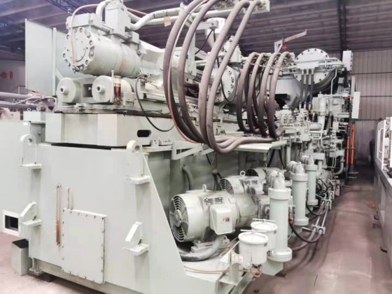 日本東芝 3000t (IS3000DF) 射出成形機