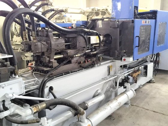 台湾华进 160t 双色注塑机