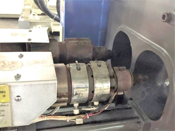 台湾華珍160トン2色射出成形機