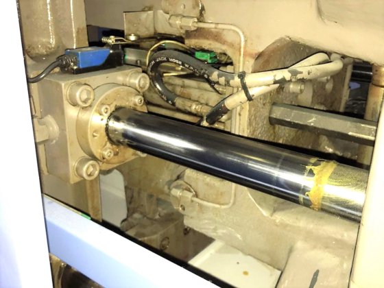 台湾華珍160トン2色射出成形機