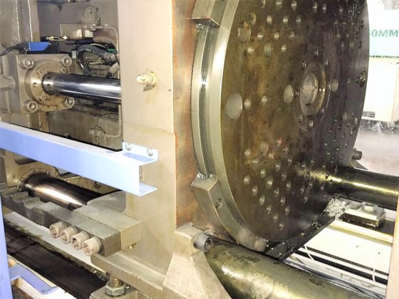 台湾華珍160トン2色射出成形機