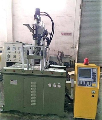 2015台湾近畿45トン竪型射出成形機（ダブルスライドテーブル）