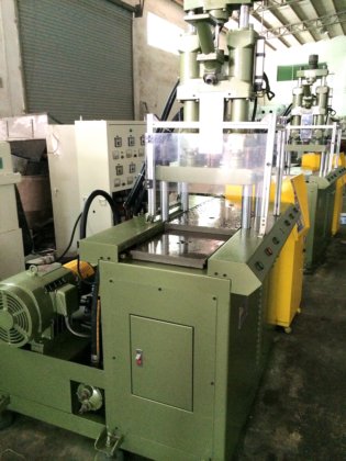 2015 台湾金基 45t 立式注塑机（双滑台）