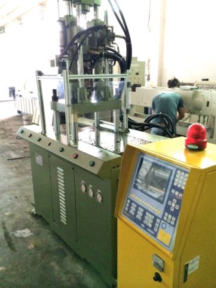 2015 台湾金基 45t 立式注塑机（双滑台）