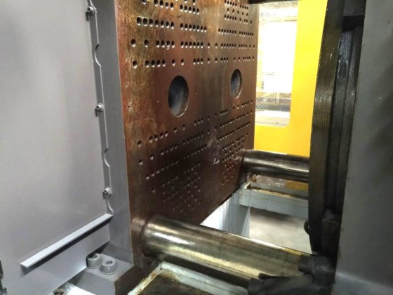 台湾华进 350t 双色注塑机