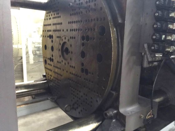 台湾华进 350t 双色注塑机