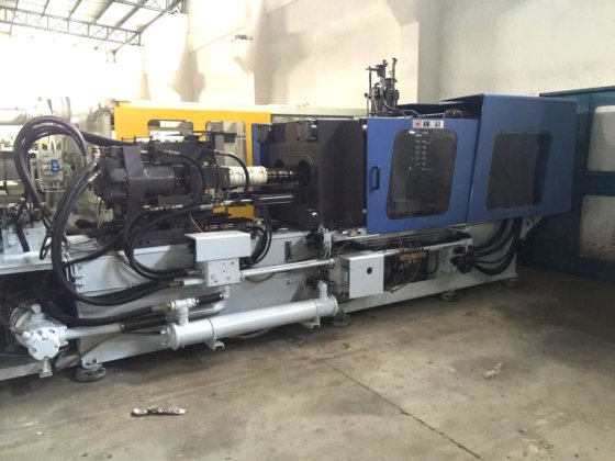 台湾华进 350t 双色注塑机