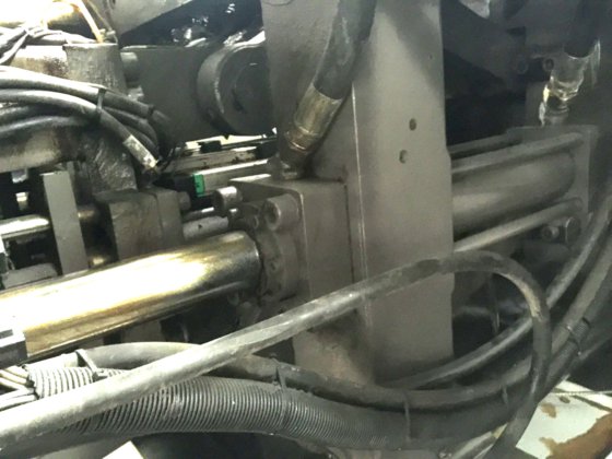 台湾华进 350t 双色注塑机