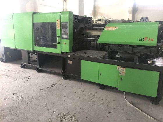 中国东华 320t（变量泵）注塑机