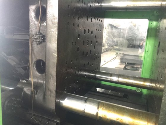 中国东华 320t（变量泵）注塑机