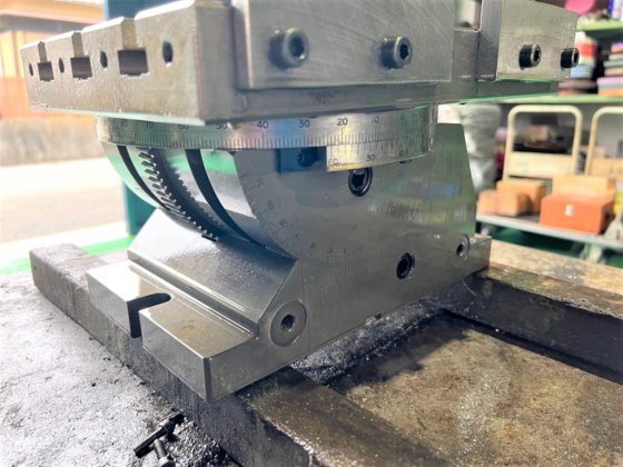 傾斜回転角テーブル