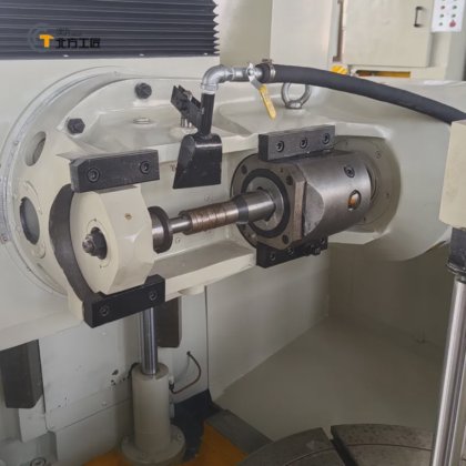 High-End CNC Gear Hobbing Machine