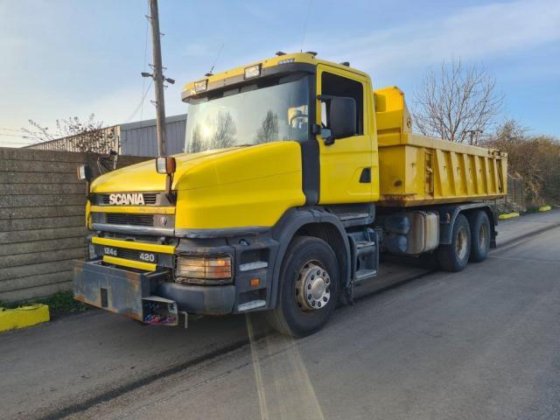 2004 Scania T124.4206x4 in Tokyo, Japan