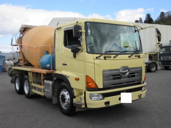 2012 Hino