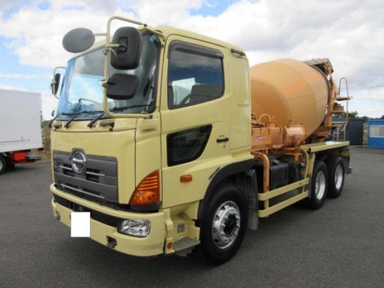 2012 Hino