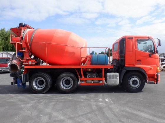 2013 Hino
