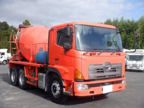 2013 Hino