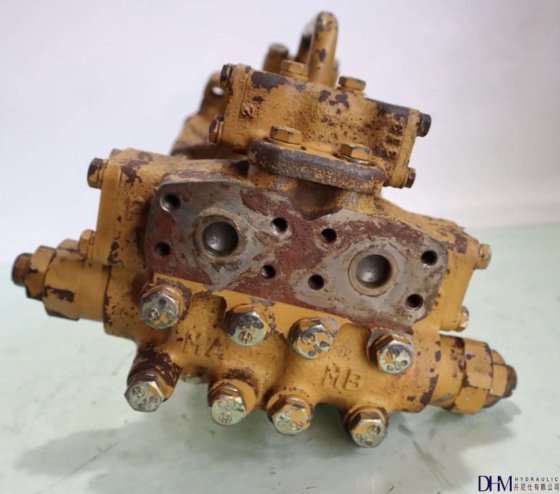 小松 KMF40 附帶變速箱