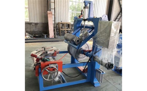 轮胎翻新胎面压合机