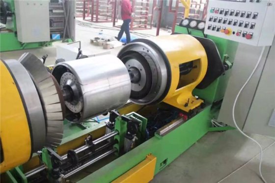 胶囊反包成型机