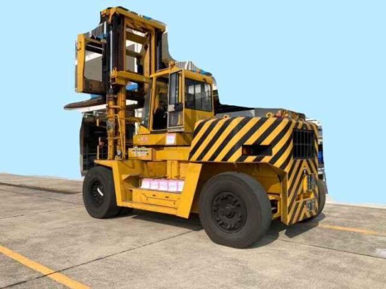 2003 Mitsubishi Fd240