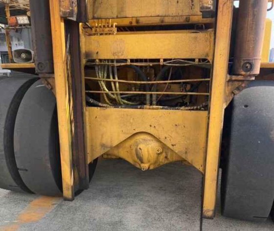 2003 Mitsubishi Fd240