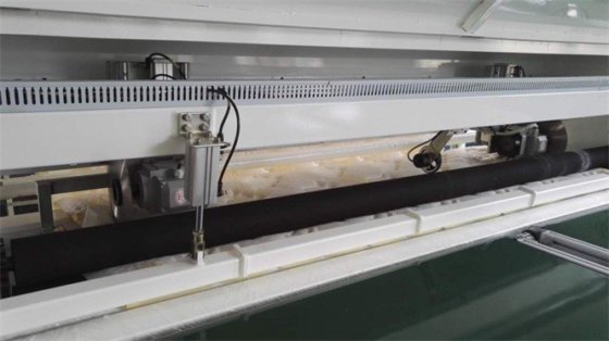 ゾリーテック 800-2400mm幅マットレス切断機 7インチタッチスクリーン マットレス生産ライン
