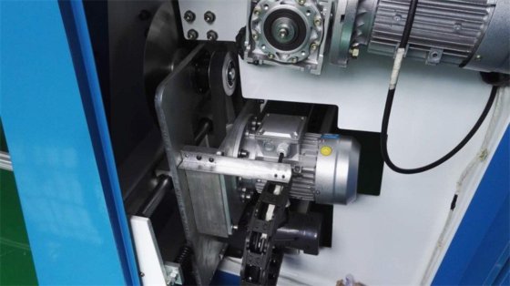 ゾリーテック 800-2400mm幅マットレス切断機 7インチタッチスクリーン マットレス生産ライン