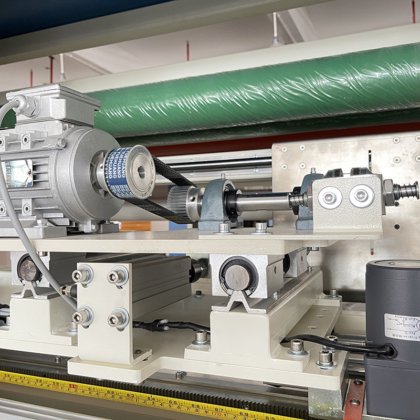 Zolytech 把褶面板和边框裁切机用于链缝绗缀机