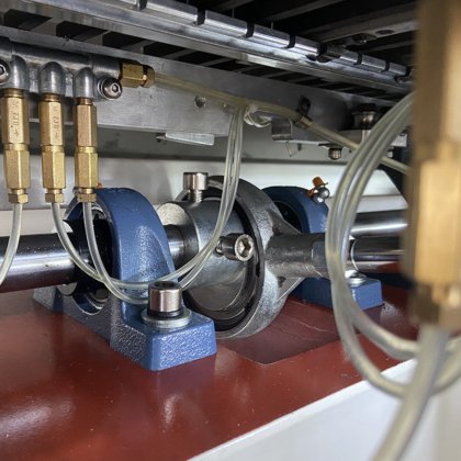 Zolytech多针锁边缝制机在服装生产行业