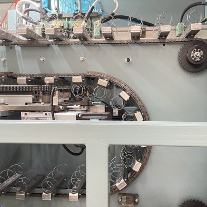 ゾリーテック コンピュータ制御ポケットスプリングコイリング機 Non - Shuttle