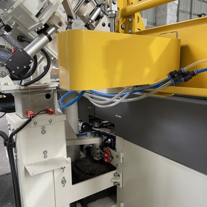 Zolytech 高速计算机化自动翻转床垫带边机,适用于床垫50-500mm 厚度缝边