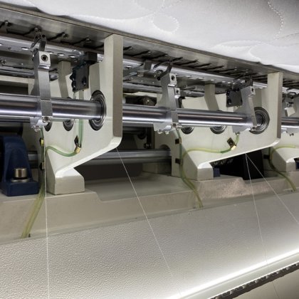 ゾリーテック マットレス ボーダー機 10KW コンピュータ化キルティングシステム