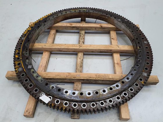 Liebherr LTM 1160-2 roller slewing