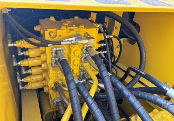 クローラー式油圧ショベル コマツ PC 210 LC-8