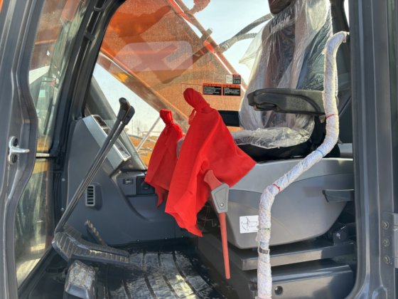 履带挖掘机斗山 DX225LCA