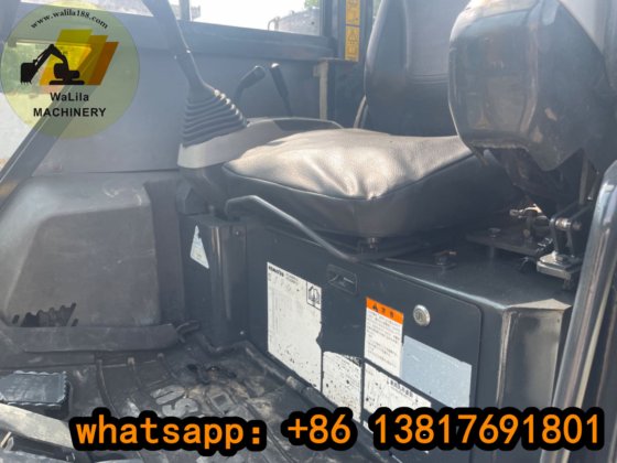 小型挖掘机小松PC40MR