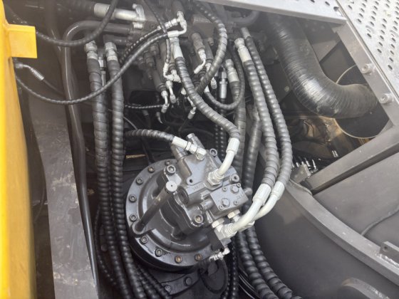 クローラー式油圧ショベル ボルボ EC 240