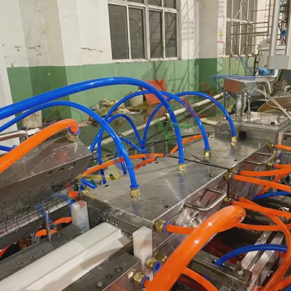 Ding Kun 木塑实心门套设备